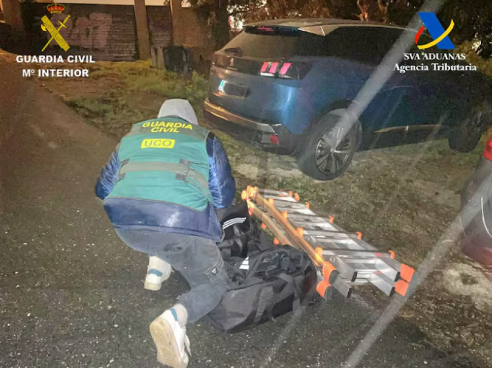 EL PAIS: Mafia shqiptare pushton portin e Vigos, 10 ton kokain&euml; u