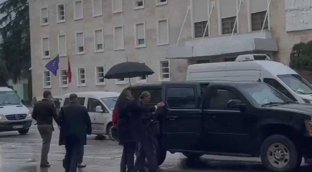 P&euml;rfundon takimi i t&euml; Ngarkuar&euml;s me Pun&euml; t&euml; SHBA Van