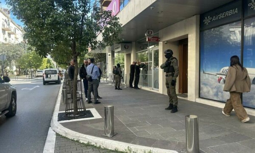 E fundit nga Mali i Zi/ Policia rrethon sht&euml;pin&euml; e v&euml;llait