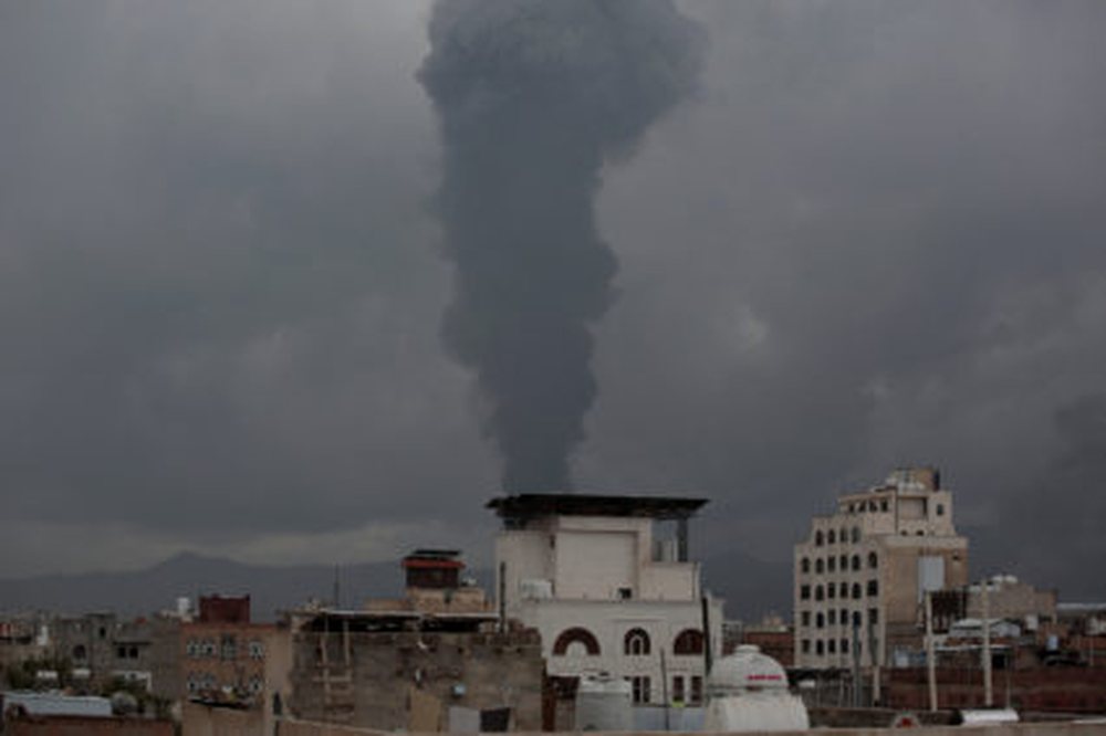 Rebel&euml;t Houthis sulmojn&euml; Izraelin me raketa