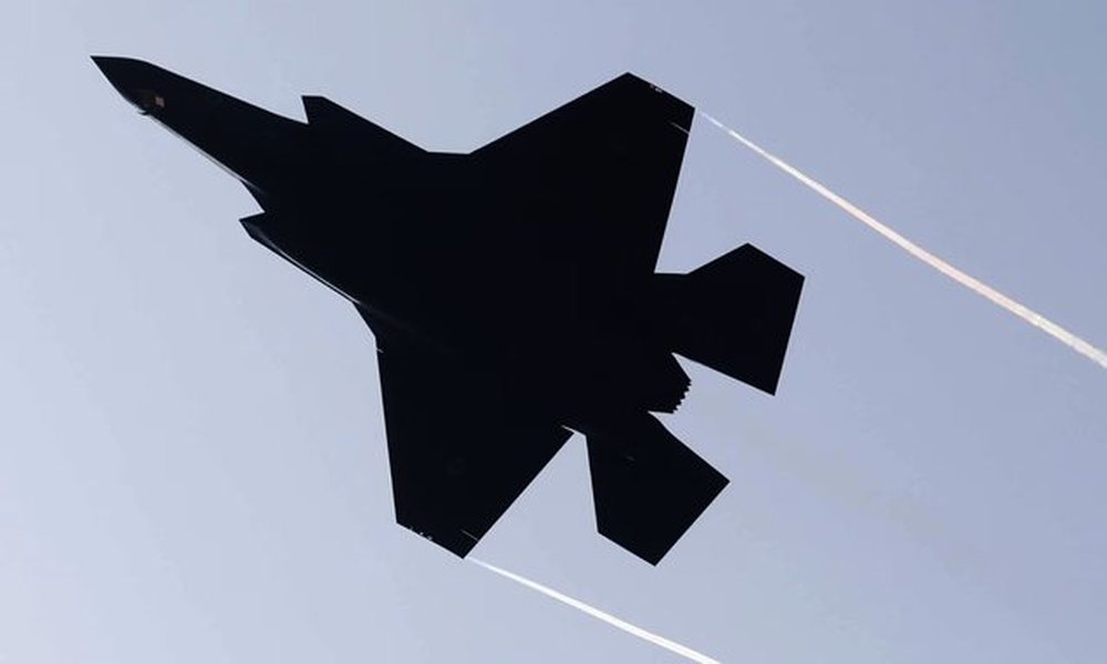 Katari rr&euml;zon dy avion&euml; iranian&euml; dhe shkat&euml;rron shtat&euml;