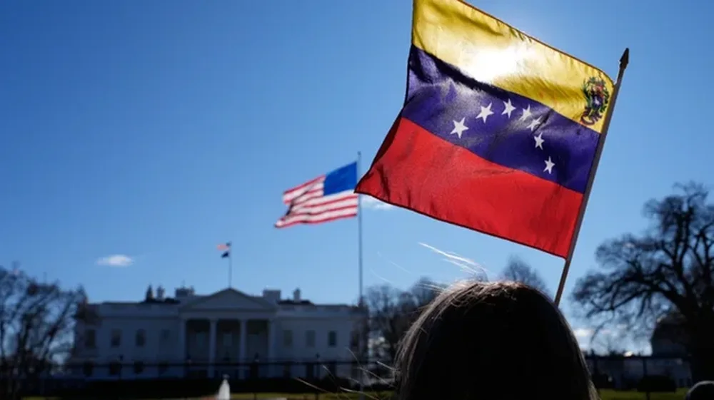 Tre muaj pas arrestimit t&euml; Maduros, rihapet amabsada amerikane n&euml;