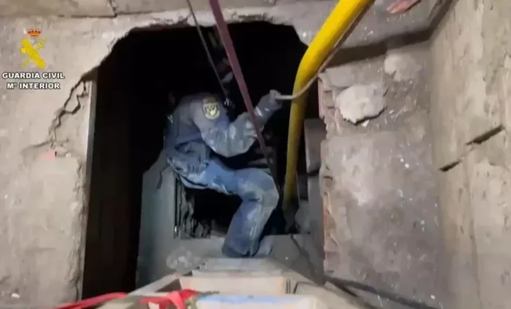 VIDEO/Tunel n&euml;ntok&euml;sor n&euml; Spanj&euml;,sekuestrohen 17 ton&euml;