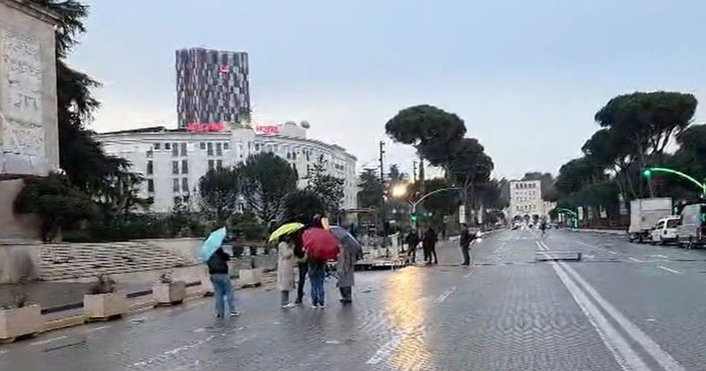 Thirrjet n&euml; rrjetet sociale, d&euml;shton protesta kund&euml;r rritjes