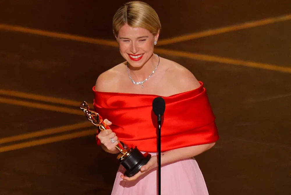 Jessie Buckley fiton Oscar p&euml;r aktoren m&euml; t&euml; mir&euml; me