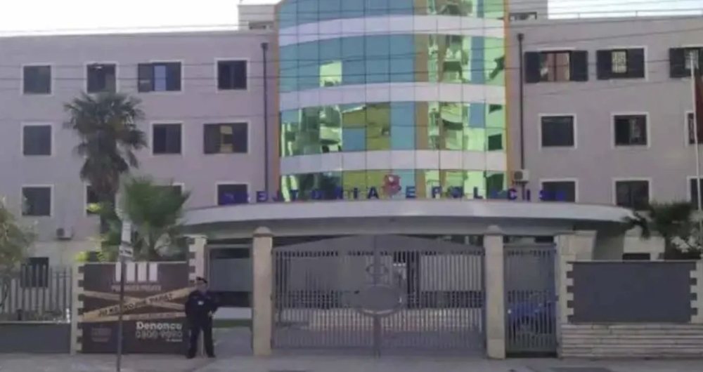 K&euml;rc&euml;noi me arm&euml; dy persona, arrestohet 36-vje&ccedil;ari n&euml;