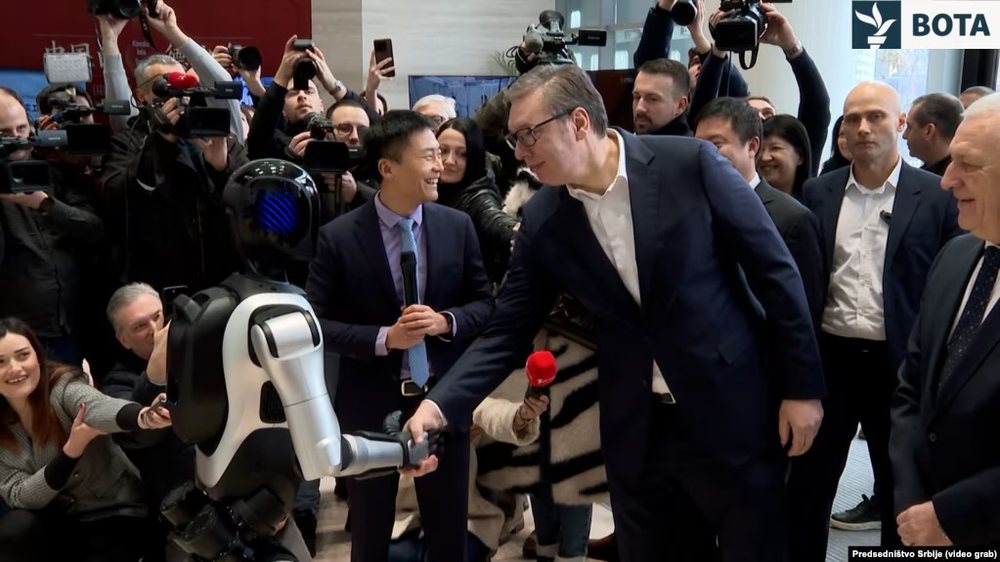 Robot&euml;t kinez&euml; n&euml; Ushtrin&euml; e Serbis&euml;