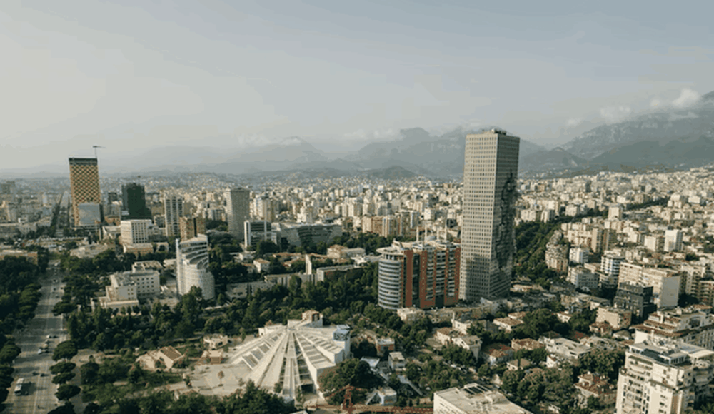 Kulla plot, por Shqip&euml;ria e dyta n&euml; Europ&euml; p&euml;r strehim