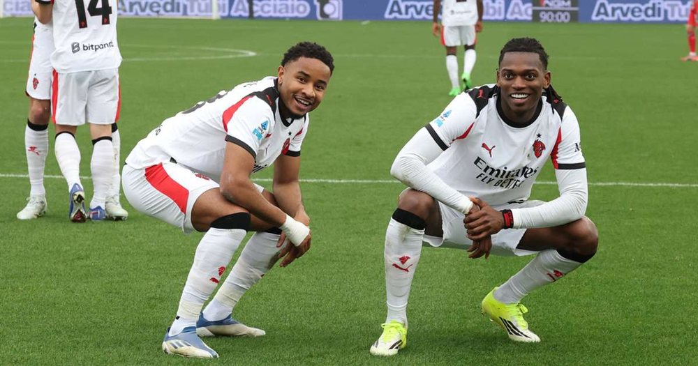 Milan thyen Cremonese, Leao me mendje te Inter: &ldquo;Derbi,
