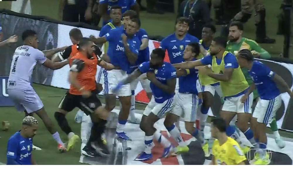 Videot tregojn&euml; sherrin e turpsh&euml;m n&euml; Cruzeiro&ndash;Atletico