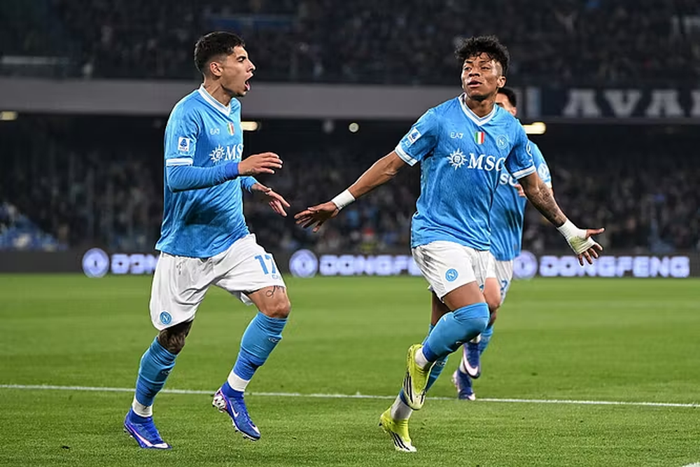 Napoli mposht Torinon e tenton shk&euml;putjen p&euml;r Champions: Conte