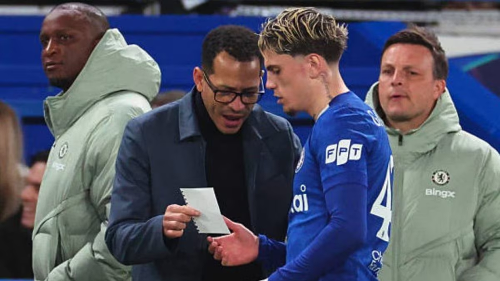 E tall&euml;n p&euml;r pusull&euml;n q&euml; i dha Garnacho-s, Rosenior jep