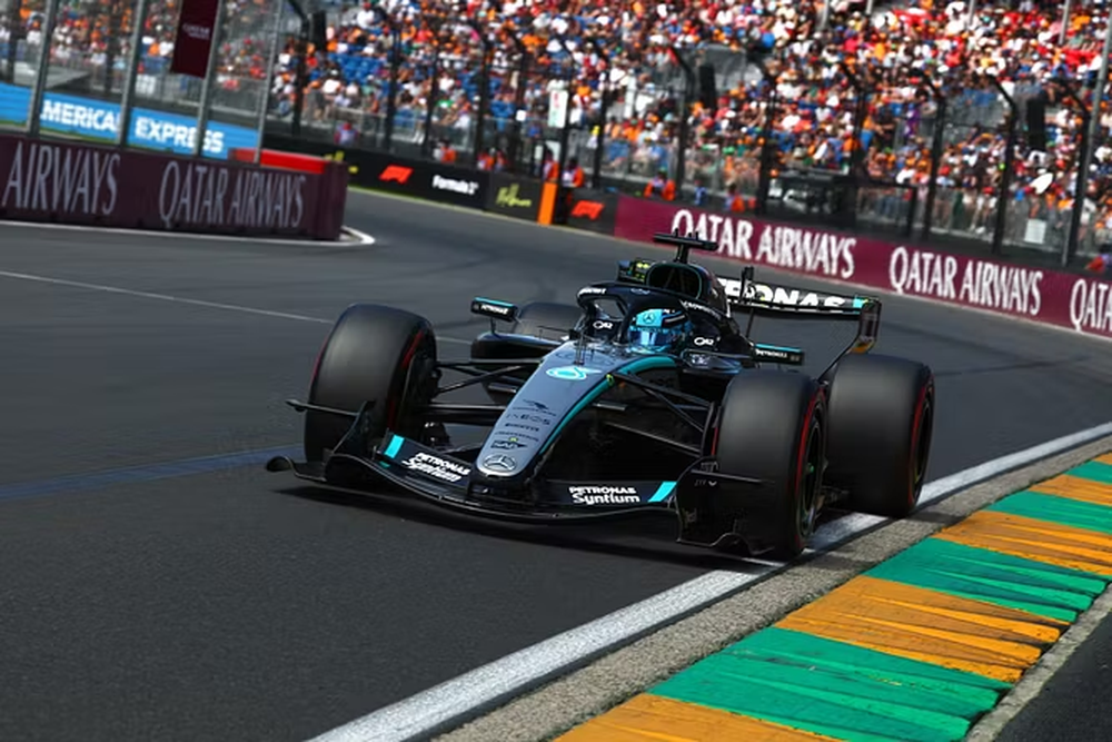 Mercedes, tjet&euml;r nivel: Russell niset i pari n&euml; Australi, Ferrari