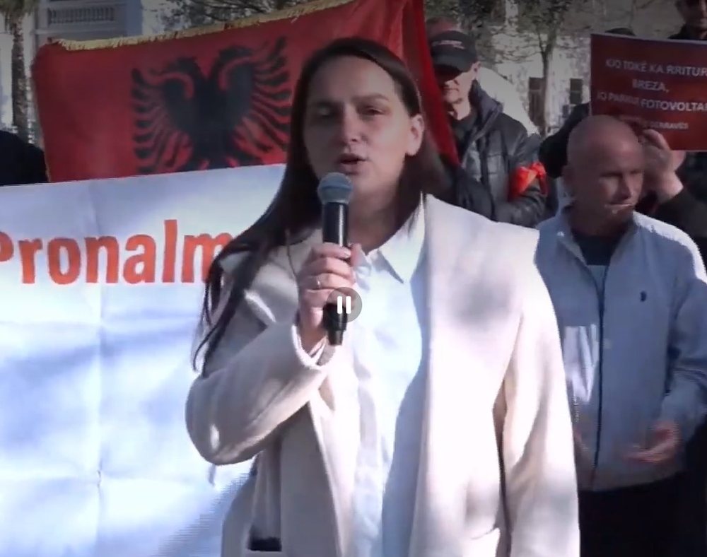 Banor&euml;t e Rrjollit akuza Ram&euml;s nga protesta para Kuvendit