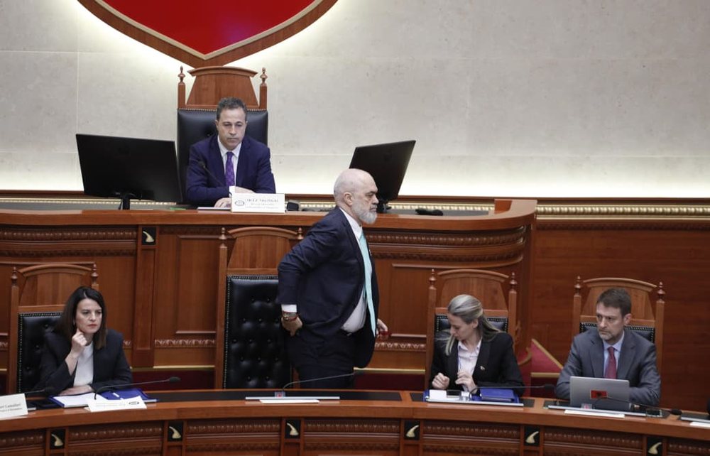 Parlament/ Belinda Balluku refuzon t&euml; flas&euml; p&euml;r