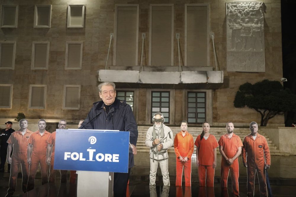 Berisha: Parlamenti &euml;sht&euml; zero! Rama refuzon &ccedil;do pyetje dhe