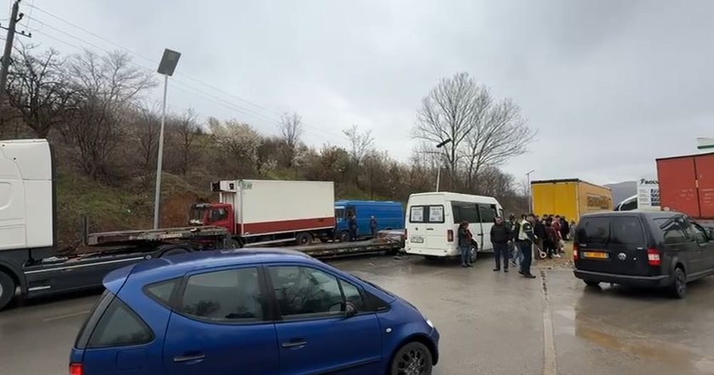 Aksident masiv n&euml; Qaf&euml;-Pllo&ccedil;&euml;, p&euml;rplasen tre