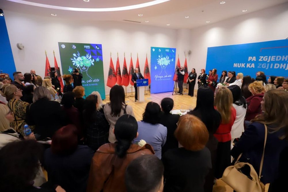 Berisha me grat&euml; p&euml;r 8 marsin: Rama, kryeministri m&euml; mizogjen