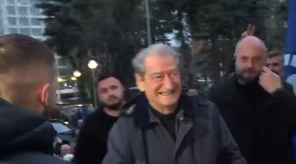 Protesta para kryeministris&euml;, Berisha mb&euml;rrin n&euml; seli