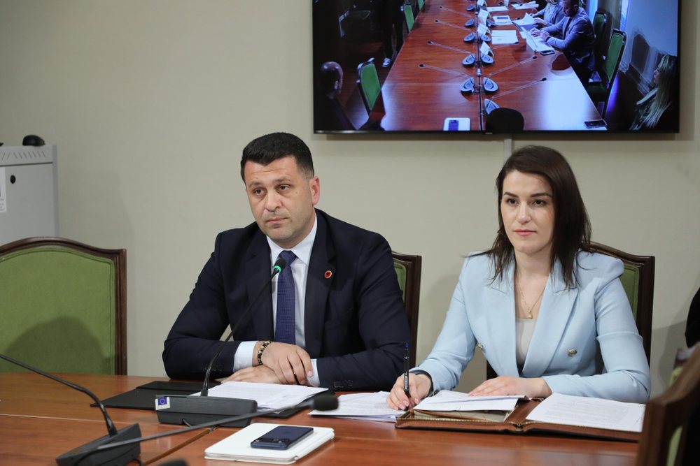 N&euml; munges&euml; t&euml; parkut fizik, qeveria e kthen