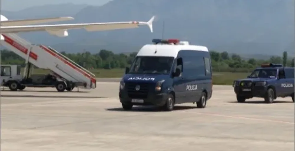 N&euml; k&euml;rkim nd&euml;rkomb&euml;tar p&euml;r vrasje, dy