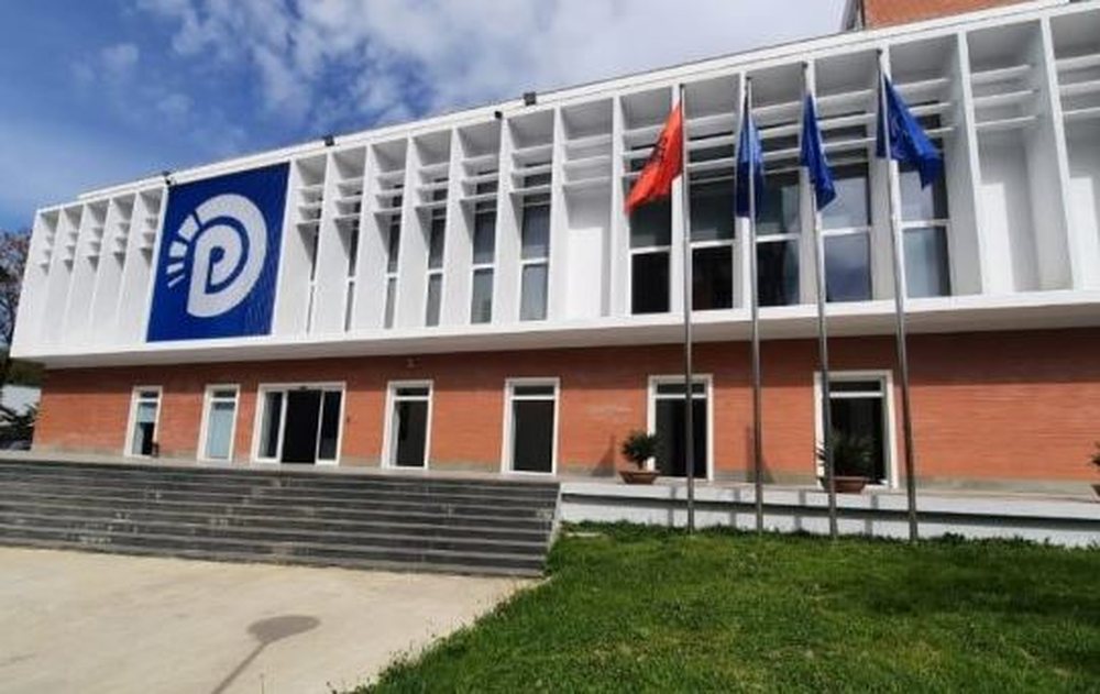 PD let&euml;r ambasadave: Mazhoranca e trajton Kuvendin si nj&euml;partiak