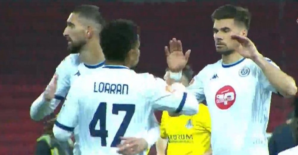 Dinamo p&euml;rmbys Elbasanin: sherr n&euml; tunel, por Bregu, Malomo e Vila