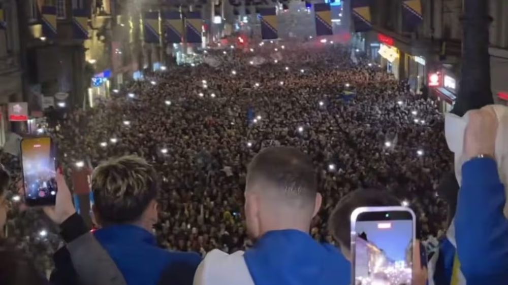 Pamjet e fest&euml;s s&euml; Bosnjes pas eliminimit t&euml; Italis&euml;: Dzeko