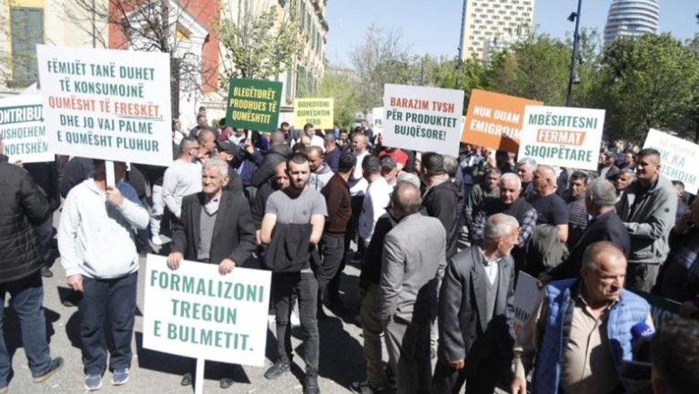 Fermer&euml;t kund&euml;r rishikimit t&euml; subvencionimit t&euml; naft&euml;s: