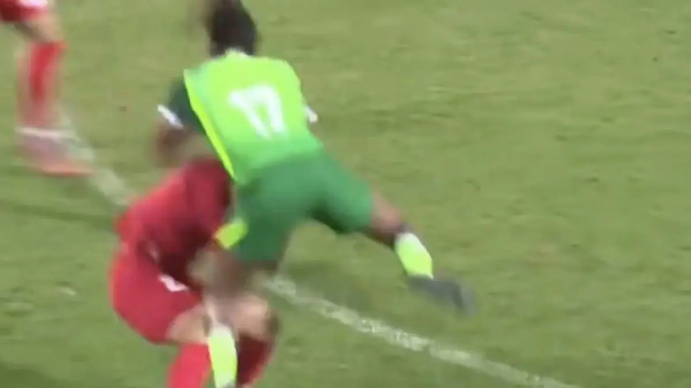 Alex Iwobi hedh p&euml;rtok&euml; kund&euml;rshtarin me nj&euml; l&euml;vizje si