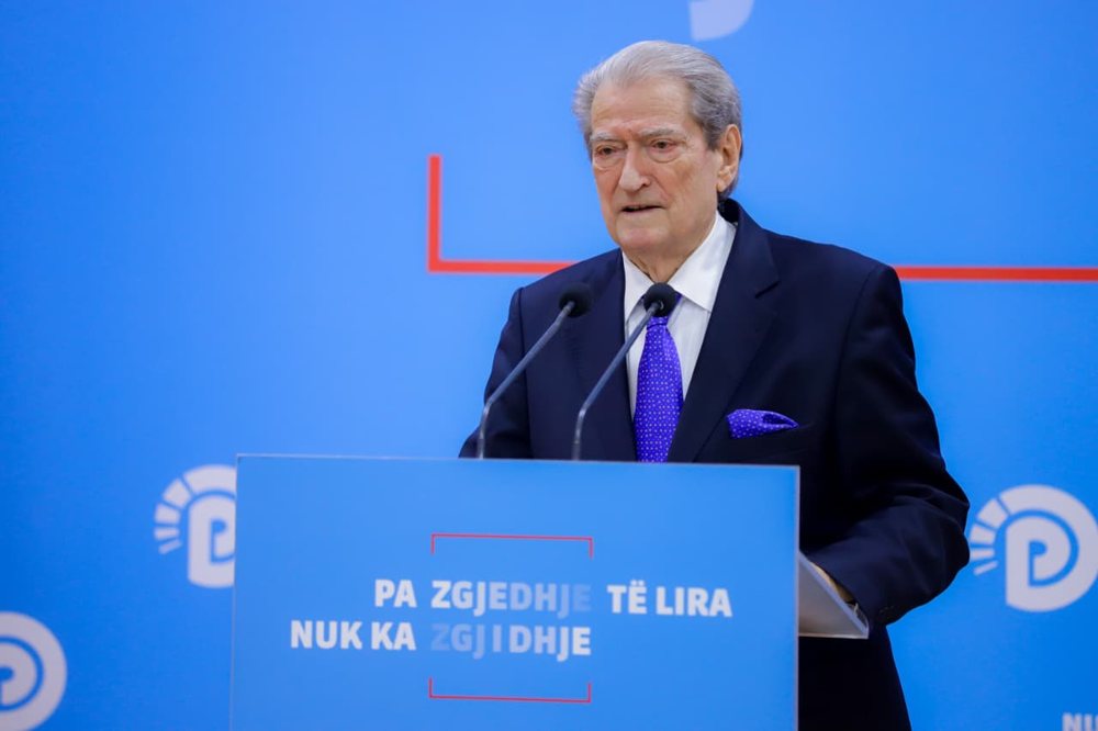 Berisha: Rama mashtroi pensionist&euml;t p&euml;r bonuset, rritja &ccedil;mimeve