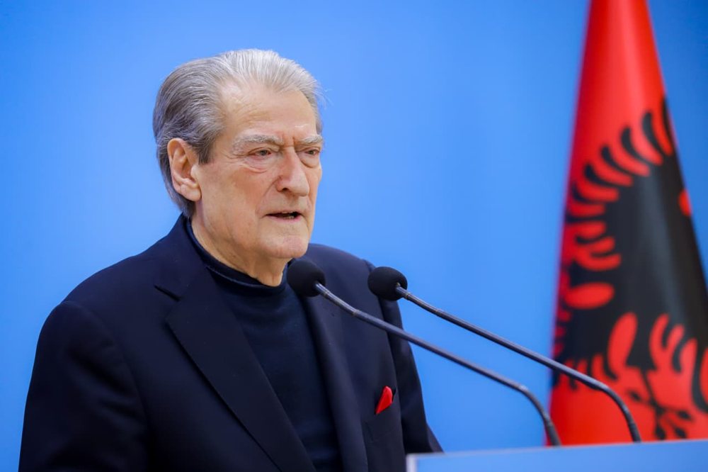 Berisha: Rama n&euml; Spanj&euml; si prostitut&euml; amorale politike!