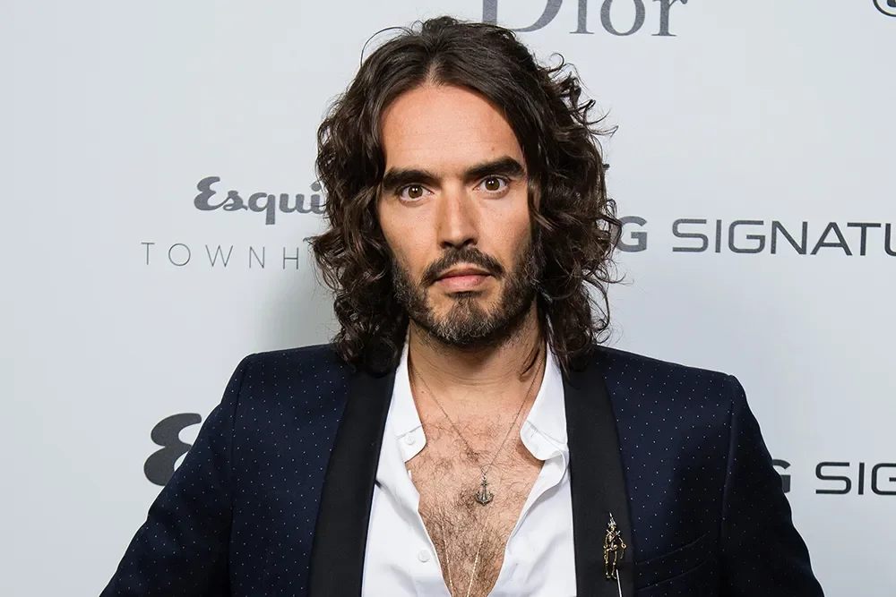 Russell Brand pranon lidhjen me 16-vje&ccedil;aren: &ldquo;E shoh si