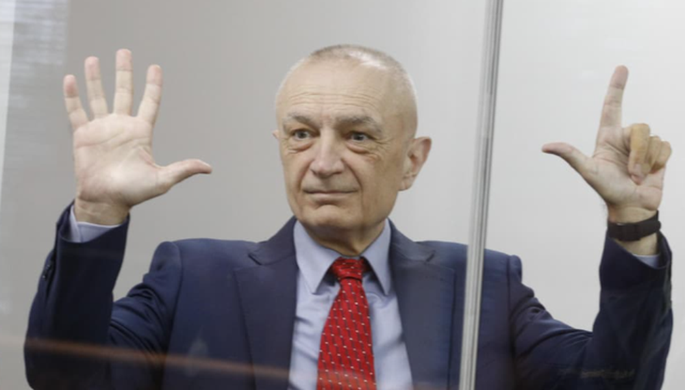 Avokati shpjegon simbolin e "&ccedil;uditsh&euml;m" t&euml; Ilir