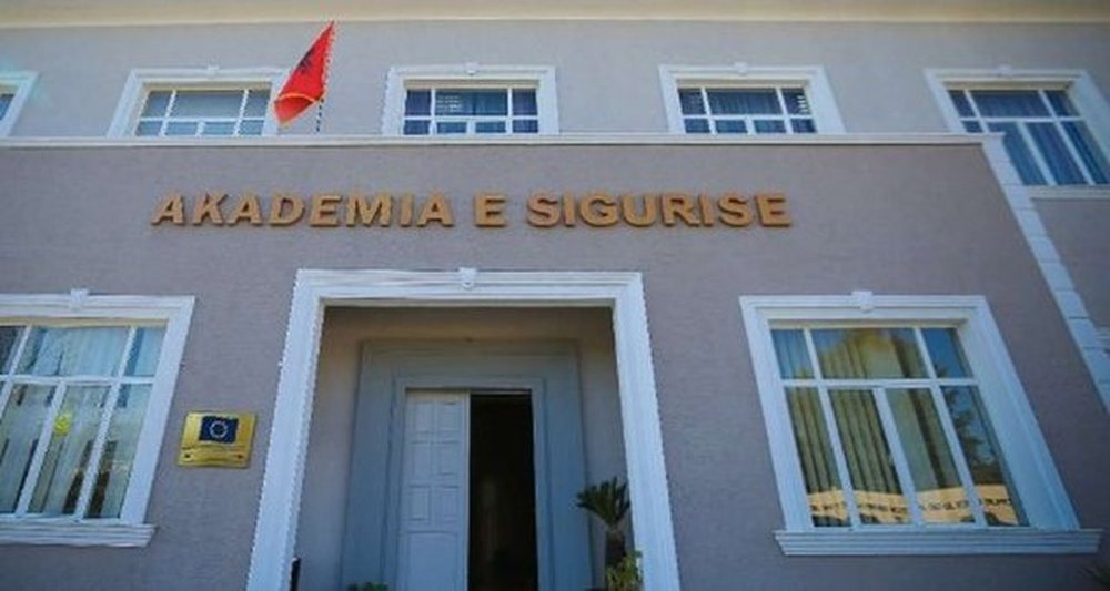 Helmimi i student&euml;ve t&euml; Policis&euml;, administratori: Shqet&euml;sime