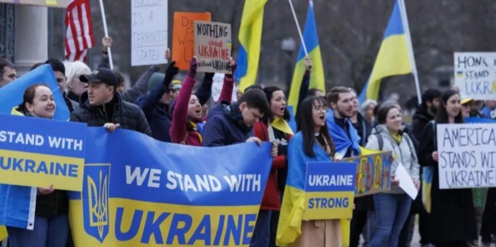 FOTO E DITËS: Protesta pro Ukrainës në SHBA pas përplasjes