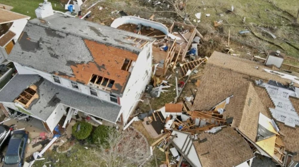 Moti i keq dhe tornadot godasin jugun e SHBA, raportohen 40 viktima