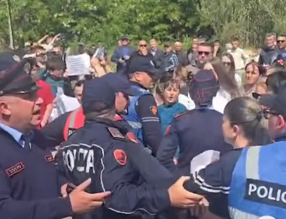 Projekti i qeverisë prish me dhjetëra shtëpi të