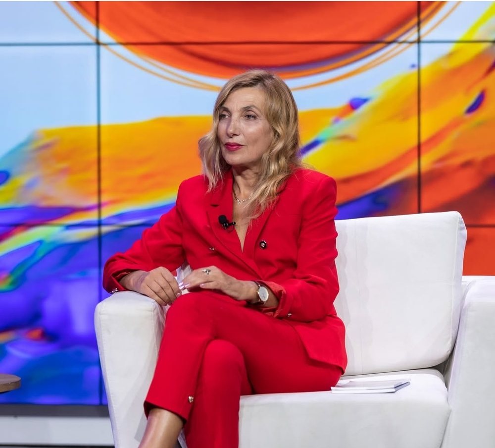 Mimoza Ahmeti refuzon t’i dhurojë libër dhe t’i japë