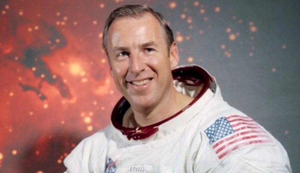 SHUHET astronauti legjendar i Apollo 13, Jim Lovell