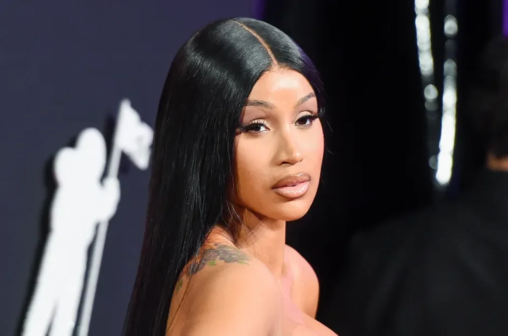 Cardi B zbulon emrin e fëmijës së tretë me Offset