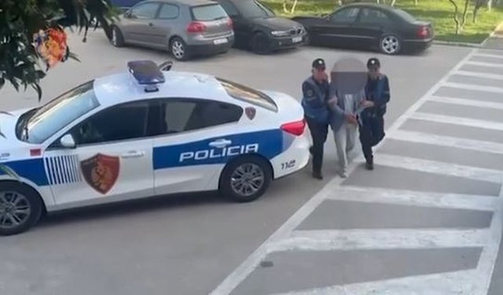 Plagosi me thikë shokun e tij, arrestohet i mituri në Mat