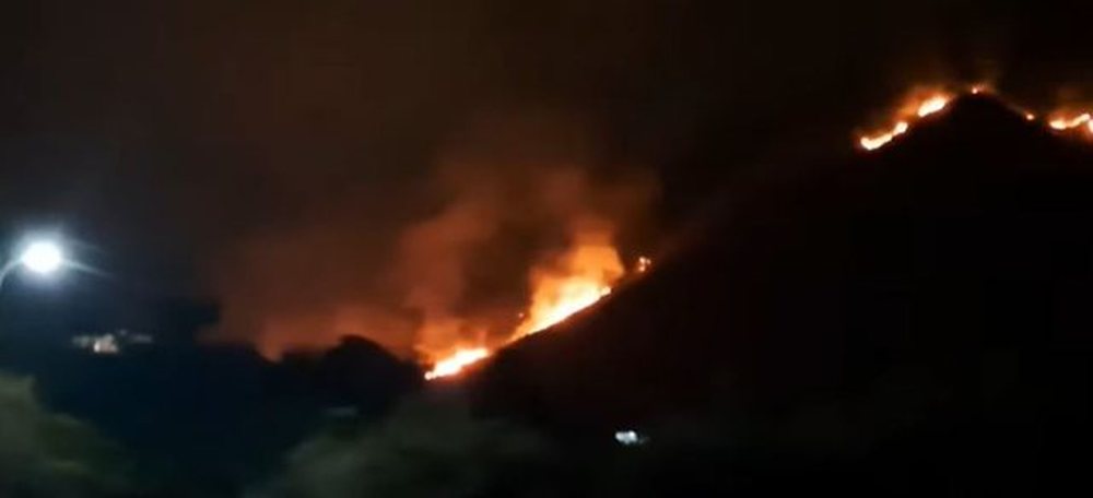 Zjarri në Elbasan, dyshohet për dy viktima, dhjetëra banesa