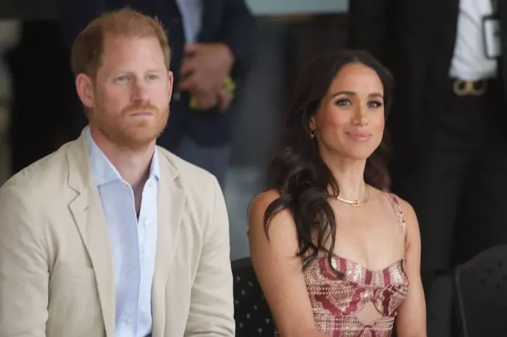 Harry dhe Meghan rikrijojnë “oborrin” e tyre, kritikët i