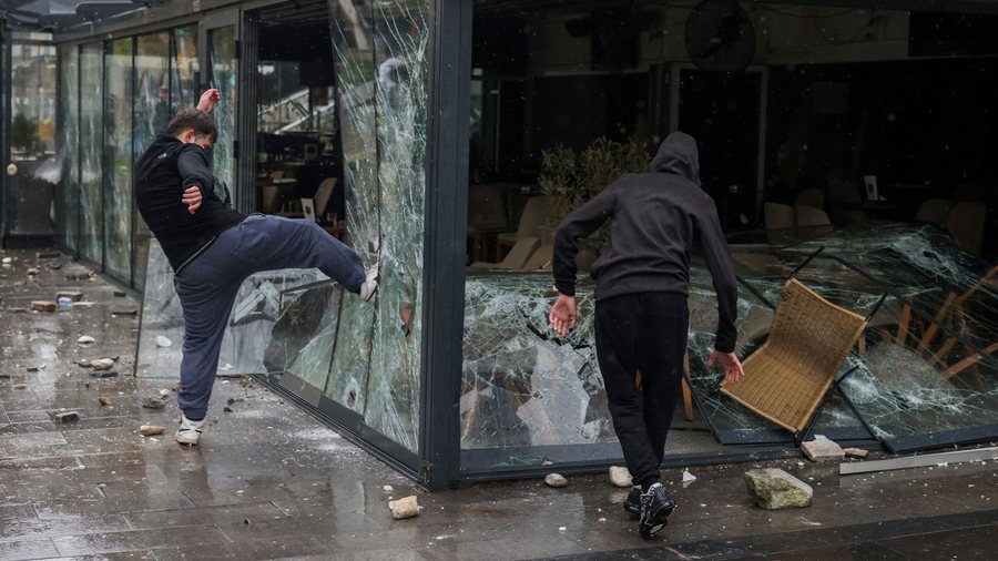 Tragjedia me 59 viktima në Koçan, protestuesit