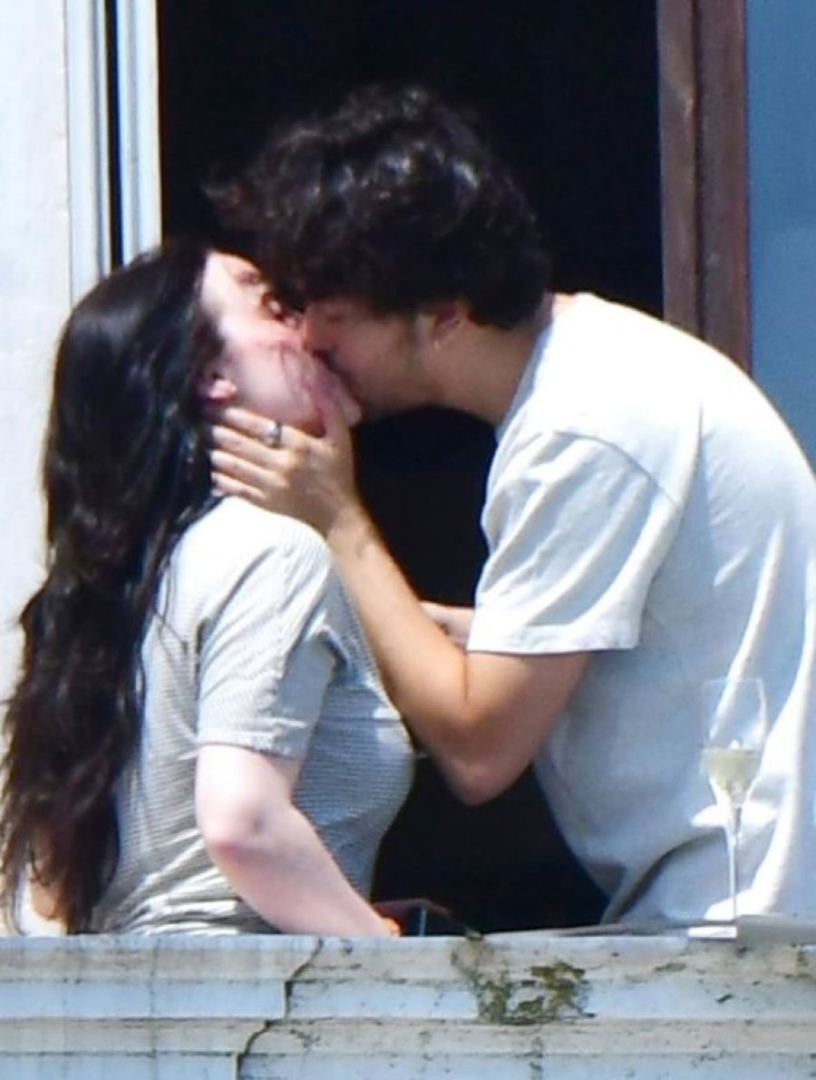 Konfirmohet Romanca! Billie Eilish dhe Nat Wolff të kapur mat në