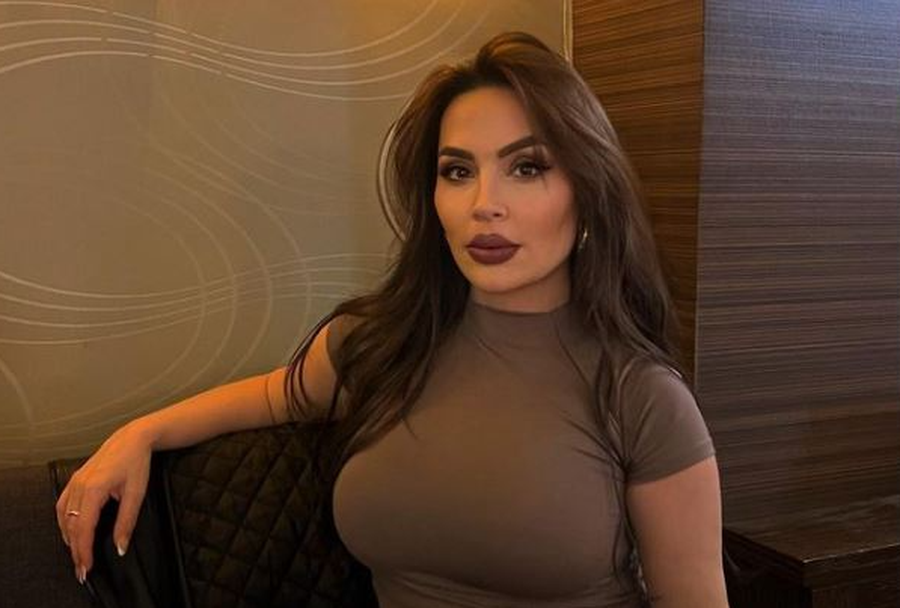 UPS! Rozana Radi harron kamerat dhe del topless/ VIDEO