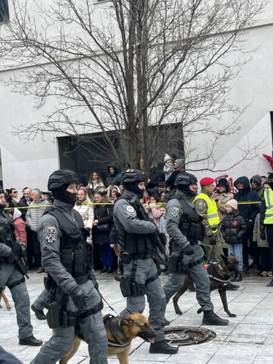 FOTO/ Momente nga parakalimi i Forcës së Sigurisë së