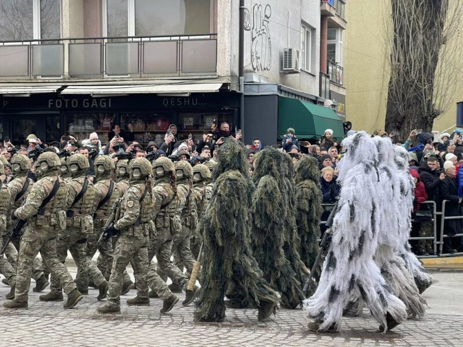 FOTO/ Momente nga parakalimi i Forcës së Sigurisë së