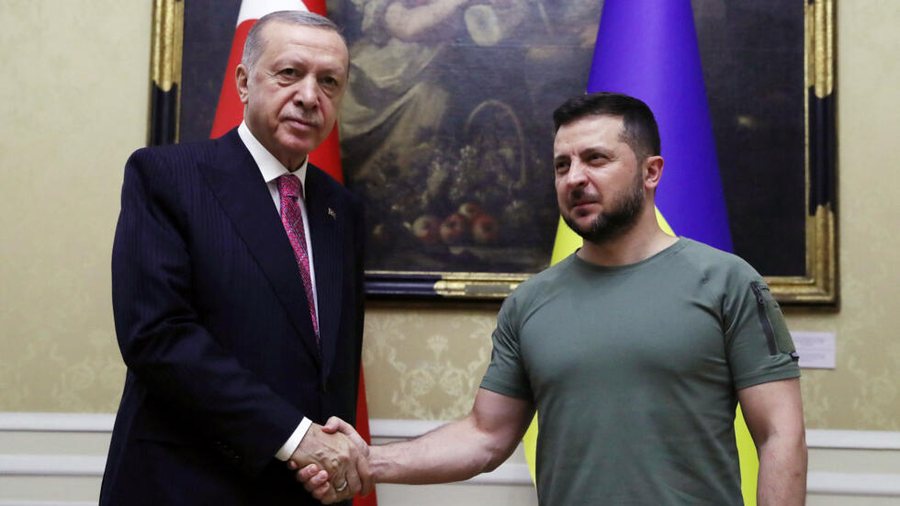 Zelensky mbërrin në Turqi, do të pritet nga presidenti Erdogan/